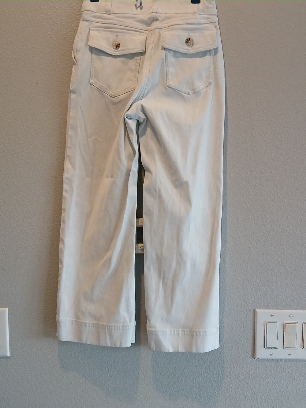 SPANX White Pants with Red Branding Tag - Picture 3 of 4